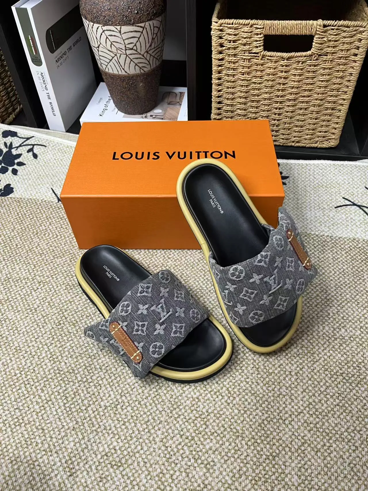 P340 yuan LV Louis Vuitton Full of high-end feel! A popular model among bloggers at home and abroad, it’s retro and fashionable, and looks stunning on your feet! Mainly recommended model on the official website★ ━━━━━ ЅᏇєєt ━━━━━ ▪️Upper: original calfskin ➕5D printing process ▪️Inner: imported mixed sheepskin ▪️Outsole: original molded foam outsole ▪️Size: Female 35-40 Men's 39-44 (women's 41 men's 45)